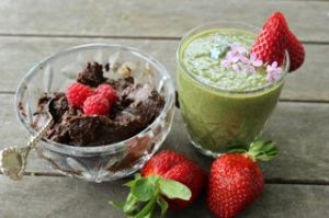 Fudge Frosting with Straw Green Smoothie